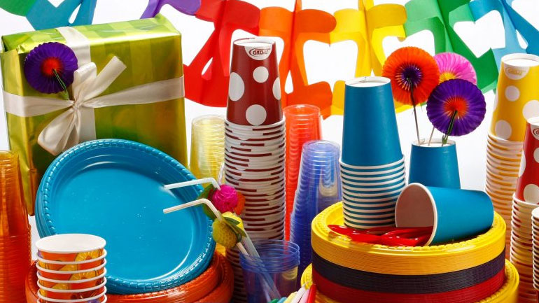 Οι Βρυξέλλες κατέληξαν σε συμφωνία για την απαγόρευση των πλαστικών προϊόντων μιας χρήσης