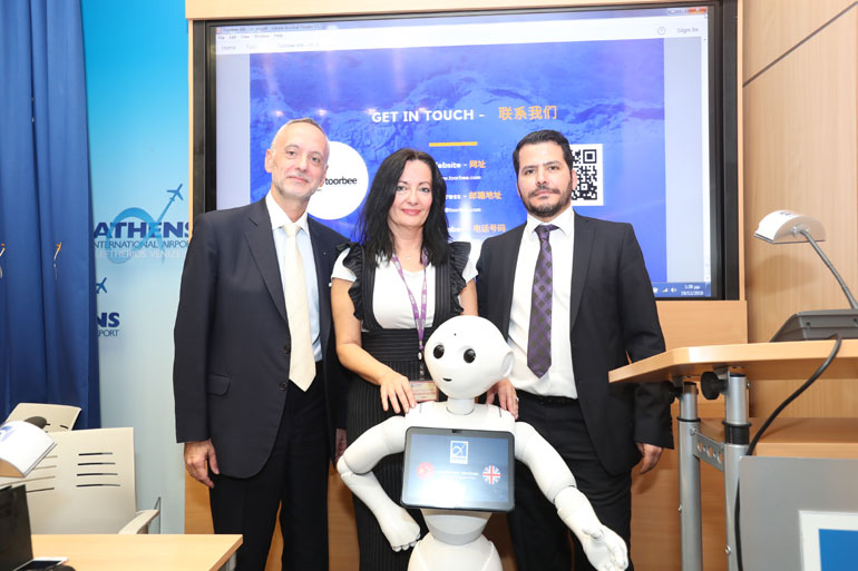 Ο Γιώργος Δημητριάδης, Διευθυντής Επιχειρηματικής Μονάδας Συστημάτων Πληροφορικής & Τηλεπικοινωνιών ΔΑΑ, η Ιωάννα Παπαδοπούλου, Διευθύντρια Επικοινωνίας & Μάρκετινγκ ΔΑΑ, και ο Γιώργος Παπαχρήστου, CEO της Toorbee