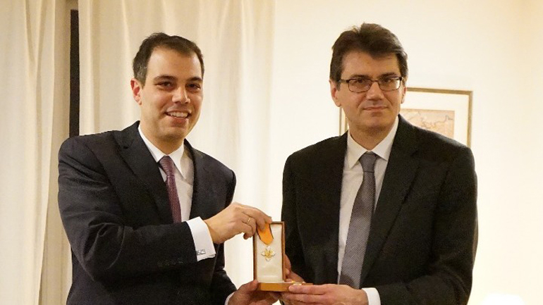 Παρασημοφόρηση του αστροφυσικού του ΜΙΤ, Ερ. Κατσαβουνίδη