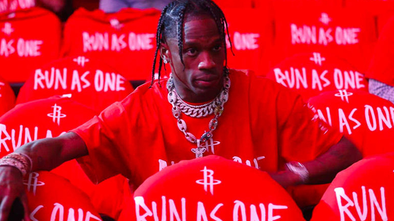 Μαθητές Λυκείου του Χιούστον παρέλαβαν t-shirts σχεδιασμένα από τον Τράβις Σκοτ