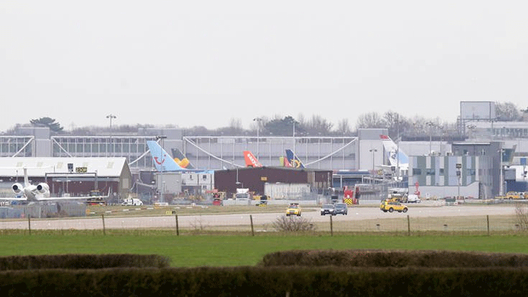 Λονδίνο: Το αεροδρόμιο Gatwick δεν θα επαναλειτουργήσει πριν από το πρωί της Παρασκευής