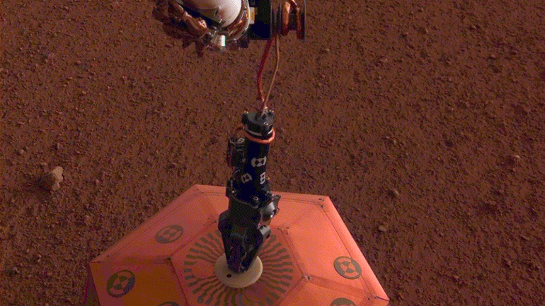 Το InSight τοποθέτησε έναν σεισμογράφο στην επιφάνεια του Άρη