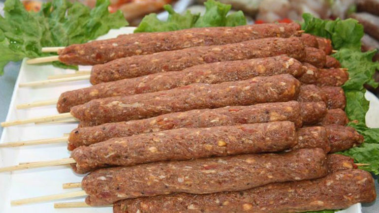 Δέσμευση 1.170 κιλών κεμπάπ σε επιχείρηση του Πειραιά