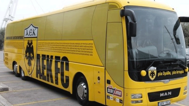 Επίθεση με πέτρα στο πούλμαν της ΑΕΚ!
