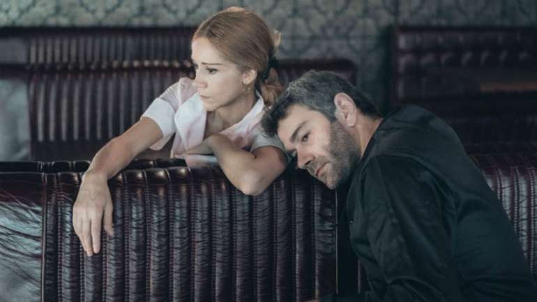 Τάσος Ιορδανίδης και Ιωάννα Παππά μοιράζονται μια μοιραία νύχτα στο «Φράνκι και Τζόνι»