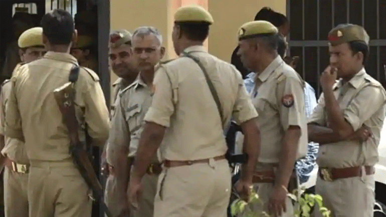 Ινδία: Υπέκυψε στα εγκαύματά της 15χρονη που την πυρπόλησαν άγνωστοι στην Άγκρα