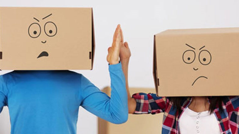 Τα σημάδια που δείχνουν ότι δεν είστε έτοιμες για συγκατοίκηση!