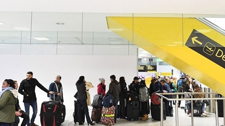 Το αεροδρόμιο του Γκάτγουικ ανακοίνωσε ότι οι πτήσεις άρχισαν εκ νέου μετά τον έλεγχο για ένα drone