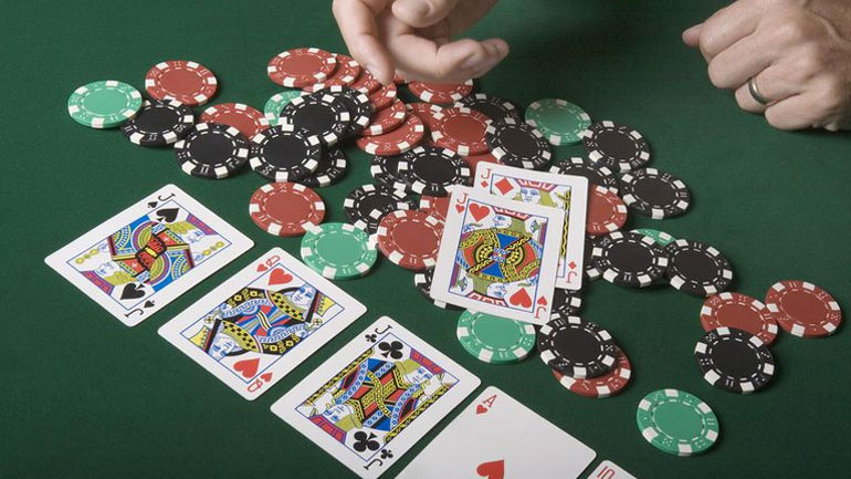 Ηράκλειο: Σύλληψη επτά ατόμων για πόκερ Ηράκλειο: Σύλληψη επτά ατόμων για πόκερ