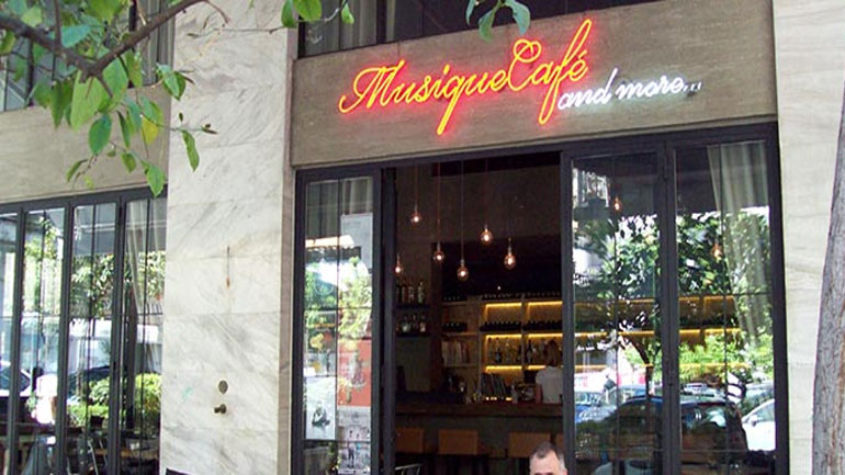 Πολιτικόν μαγειρείον στο Musique Cafe