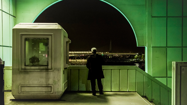 «Τα ωραία του Πέραν» στον «Ελληνικό Κόσμο»