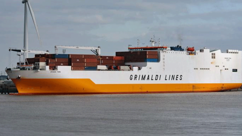 Βρετανία: Τέσσερις άνδρες απειλούν το πλήρωμα φορτηγού πλοίου στις εκβολές του Τάμεση