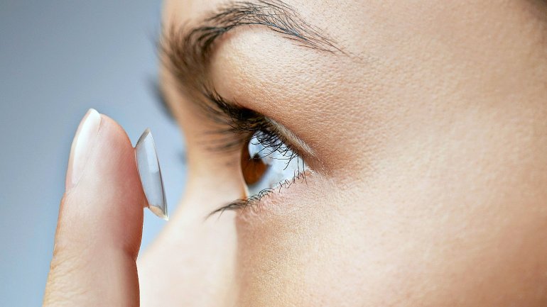 Ο ύπνος με φακούς επαφής μπορεί να οδηγήσει σε σοβαρή μόλυνση