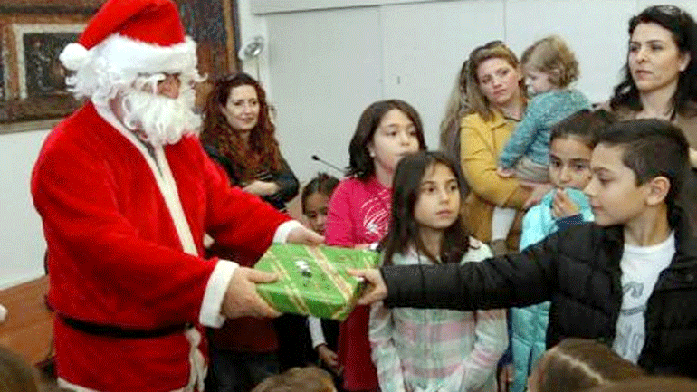 Ο Αη Βασίλης ήρθε και φέτος στα παιδιά των δημοσιογράφων