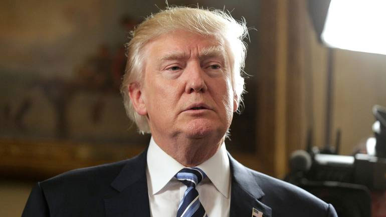 Ο Ντόναλντ Τραμπ εξετάζει το ενδεχόμενο να απολύσει τον πρόεδρο της Fed