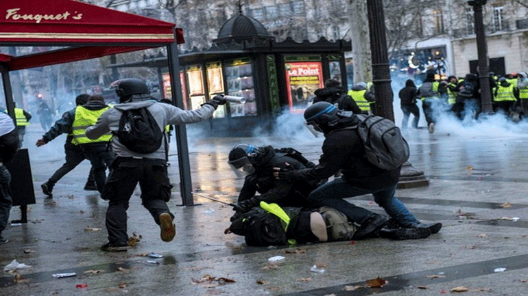 Στους 38.600 οι διαδηλωτές στους δρόμους της Γαλλίας-220 προσαγωγές σε ολόκληρη τη χώρα