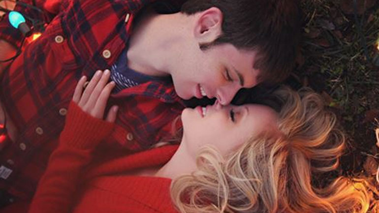 Τα πρώτα σας Χριστούγεννα με τον σύντροφό σας; Δείτε τι να περιμένετε