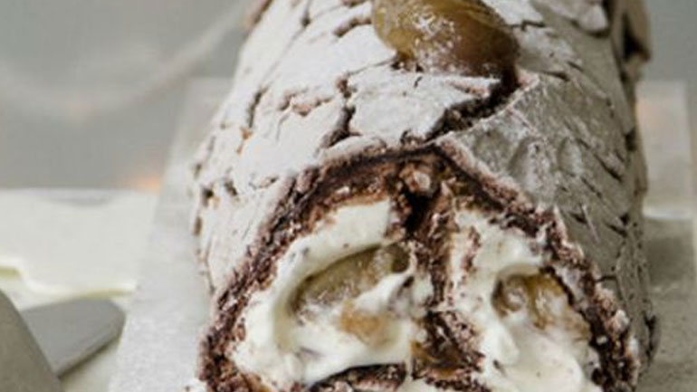 Χριστουγεννιάτικος κορμός με κάστανα και λευκή σοκολάτα