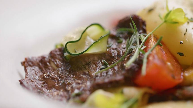 Αυτή είναι η πρώτη μοσχαρίσια μπριζόλα που βγήκε από εργαστήριο