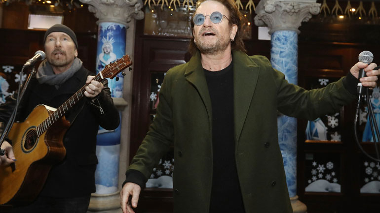 Οι U2 συμμετείχαν σε συναυλία για τους άστεγους