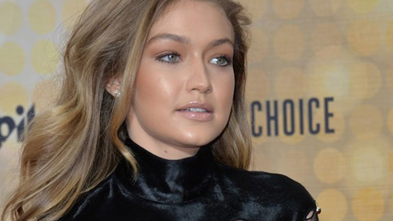 Εύκολα χριστουγεννιάτικα χτενίσματα που θα κλέψουν τις εντυπώσεις!