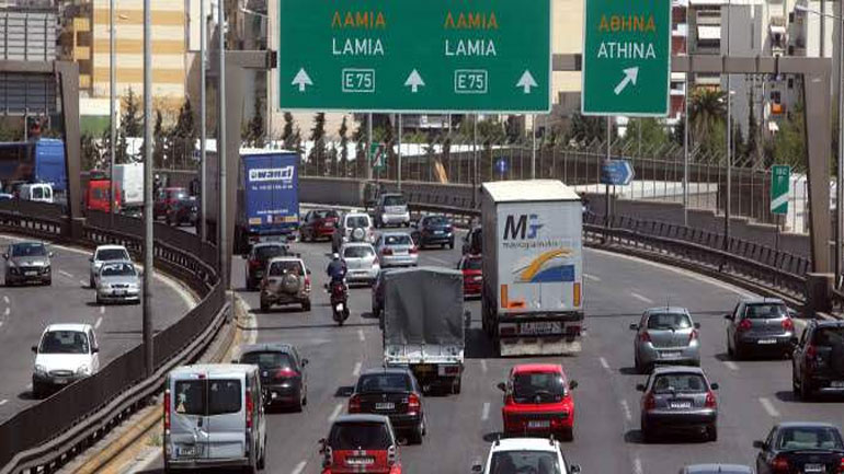 Στα ίδια επίπεδα με πέρσι η έξοδος των εκδρομέων από τις εθνικές οδούς Αθηνών–Κορίνθου και Αθηνών–Λαμίας