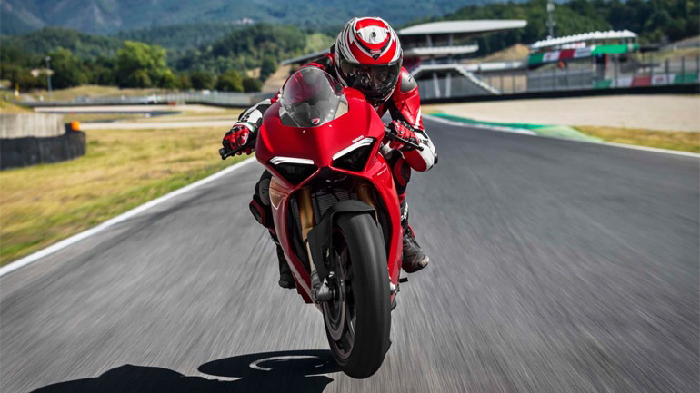 Ducati Panigale V4: Από ανάκληση σε ανάκληση!