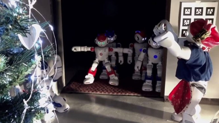 Tο χριστουγεννιάτικο video του Πολυτεχνείου Κρήτης με τον Ερμή, το ρομπότ που… επιστρέφει σπίτι του!