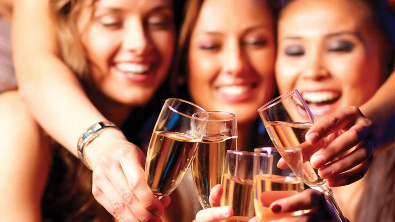 Τελικά παχαίνει το αλκοόλ;