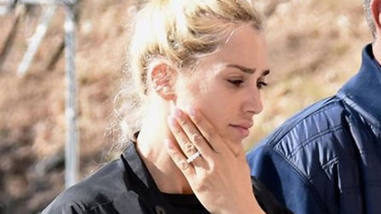 H εμφάνιση της Βικτώριας Καρύδα δύο μήνες μετά τη δολοφονία του συζύγου της, Γιάννη Μακρή