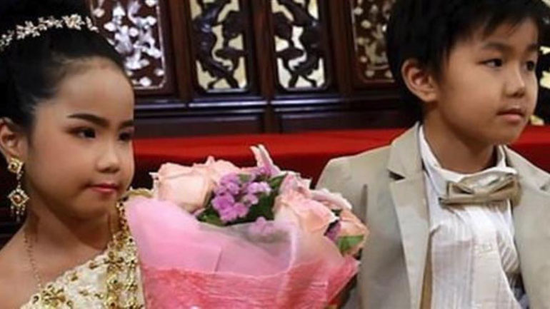 Γιατί πάντρεψαν δύο δίδυμα αδέλφια 6 ετών!