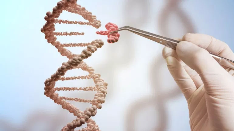 Βιοχάκερ μετέτρεψε τη Βίβλο και το Κοράνι σε DNA και μετά τα έβαλε με ένεση στο σώμα του!