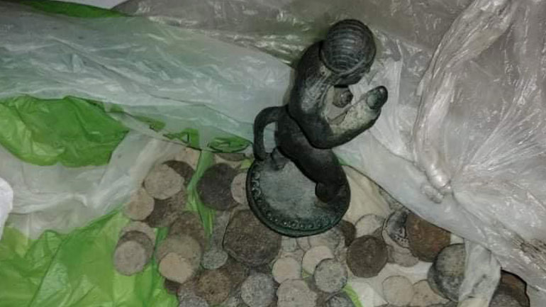 Λάρισα: Συνελήφθη 57χρονος αρχαιοκάπηλος – Στην κατοχή του βρέθηκαν 800 αρχαία αντικείμενα