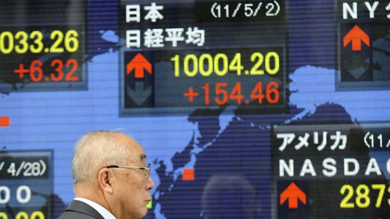 Τόκιο: Με τη μεγαλύτερη ετήσια πτώση των τελευταίων επτά χρόνων έκλεισε το χρηματιστήριο