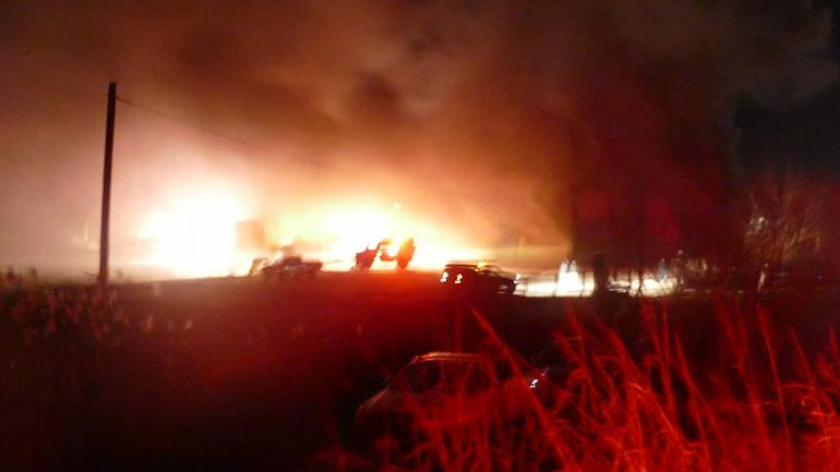 Συναγερμός στην Πυροσβεστική – Καίγεται εργοστάσιο επίπλων στη Λάρισα