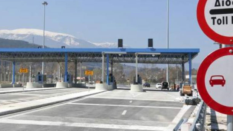 Χωρίς τις αισθήσεις του εντοπίστηκε άνδρας μέσα σε αυτοκίνητο στην Πατρών – Αθηνών