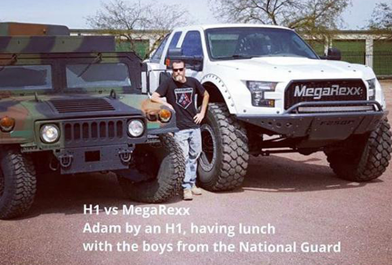 Όταν το Hummer H1 δείχνει μικρό μπροστά του...