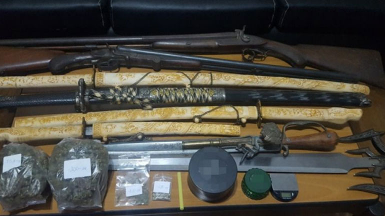 Αλεξανδρούπολη: Συνελήφθη 37χρονος με ναρκωτικά και όπλα Αλεξανδρούπολη: Συνελήφθη 37χρονος με ναρκωτικά και όπλα