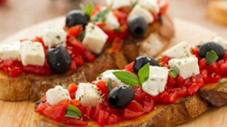 Μπρουσκέτες με ντοματίνια και τυρί