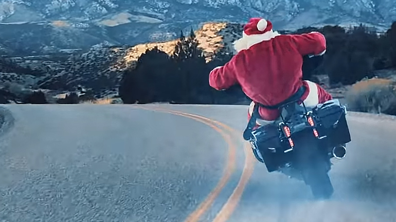 Ο Άγιος Βασίλης άφησε το έλκηθρο!..