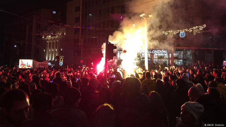 Aντικυβερνητικές διαδηλώσεις στο Βελιγράδι