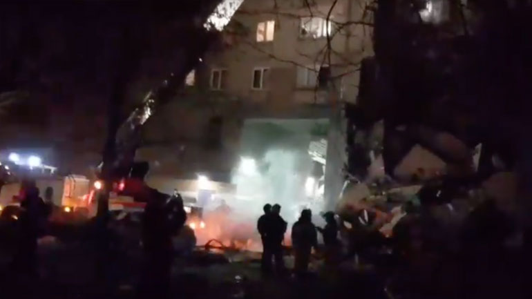 Ρωσία: Τουλάχιστον δύο νεκροί μετά την κατάρρευση 10ώροφης πολυκατοικίας λόγω έκρηξης φυσικού αερίου