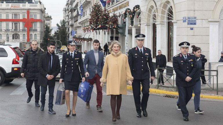 Προσφορά δώρων από την πολιτική και φυσική ηγεσία της ΕΛ.ΑΣ. σε τροχονόμους