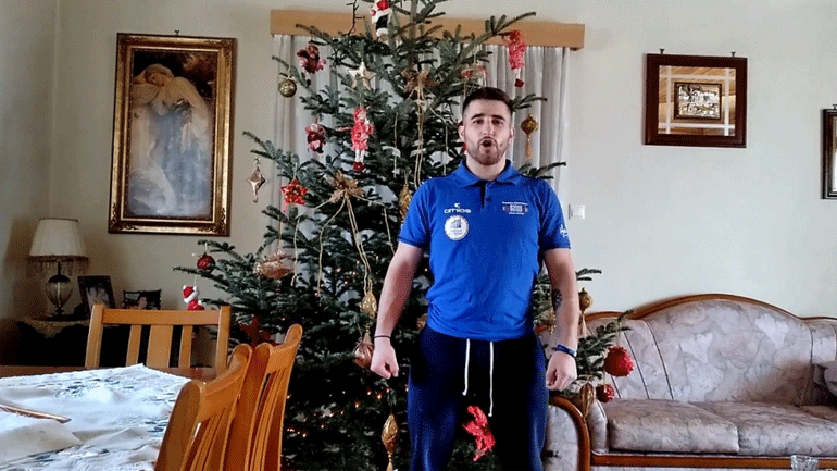 Οι αθλητές και οι αθλήτριες της Αρσης Βαρών λένε τα κάλαντα