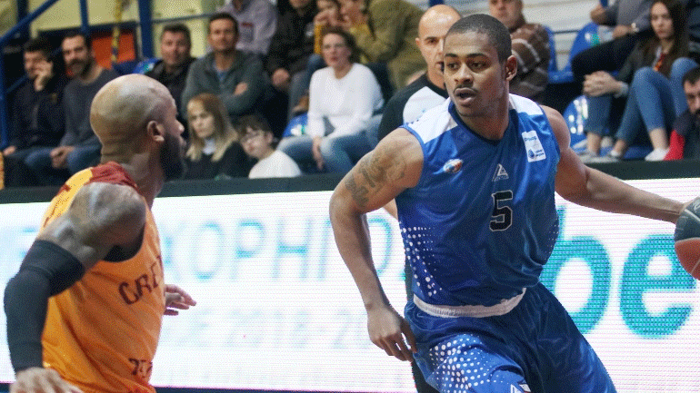 Αποχώρησε ο Κάμφορ από την Κύμη