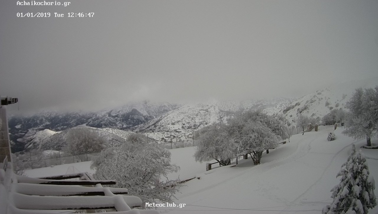 Μeteoclub: Χειμωνιάτικες καιρικές συνθήκες στην ορεινή Αιγιάλεια , πάνω από 30 πόντους χιόνι έχουν πέσει στο Αχαϊκό χωριό.