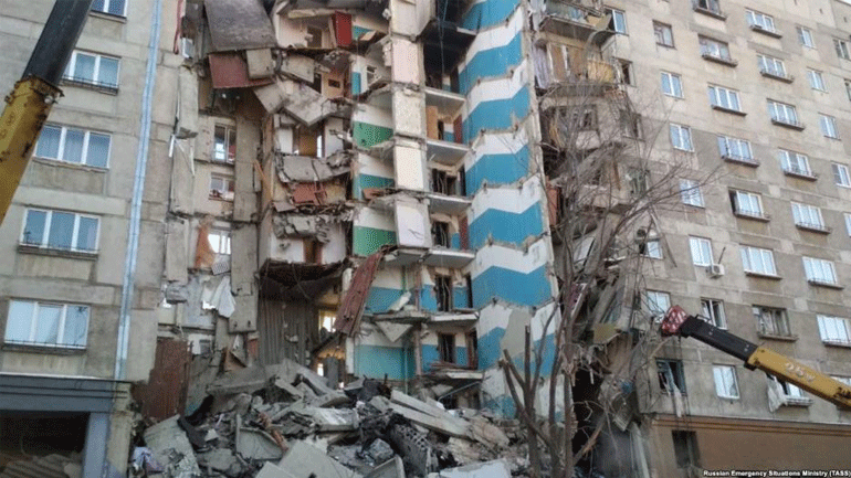 Ρωσία: Τουλάχιστον 21 νεκροί από την κατάρρευση πολυκατοικίας στα Ουράλια