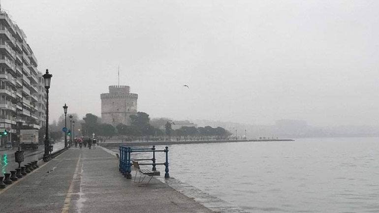 Χιονίζει σε όλους τους νομούς της Μακεδονίας και στα ορεινά της Θεσσαλονίκης