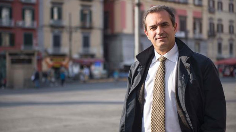 Ιταλία: Πρόθυμος ο δήμαρχος της Νάπολης να ανοίξει το λιμάνι στο πλοίο Sea Watch- «Όχι» από Σαλβίνι