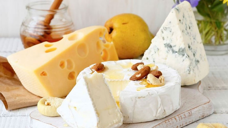Πόσες θερμίδες έχουν τα αγαπημένα μας τυριά